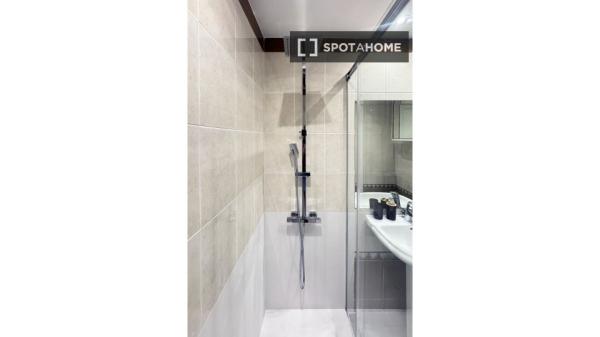 Habitación en piso de 3 habitaciones en alquiler en Casa de Campo, Madrid