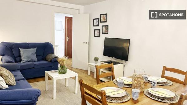 Se alquila habitación en piso compartido de 4 habitaciones en Aluche.