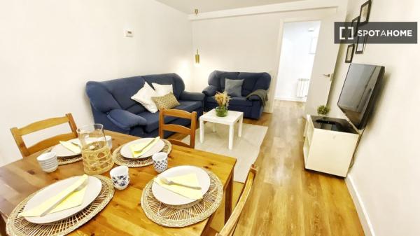 Se alquila habitación en piso compartido de 4 habitaciones en Aluche.