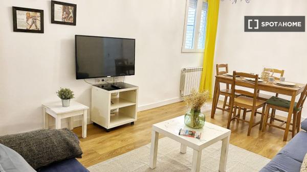 Se alquila habitación en piso compartido de 4 habitaciones en Aluche.