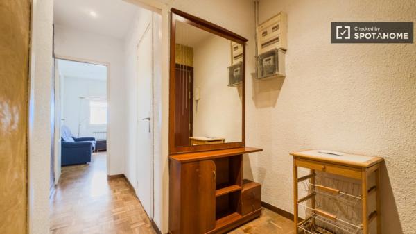 Piso de 3 habitaciones en alquiler en Sants-Badal, Barcelona.