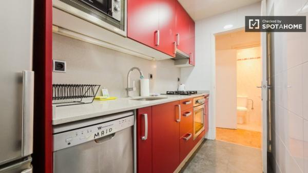 Piso de 3 habitaciones en alquiler en Sants-Badal, Barcelona.