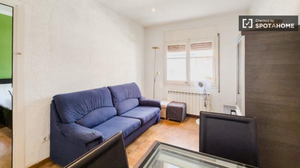 Piso de 3 habitaciones en alquiler en Sants-Badal, Barcelona.