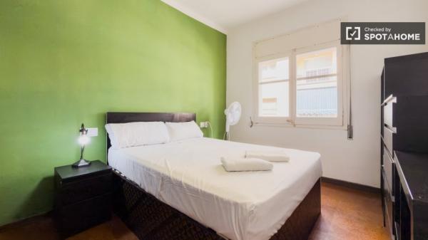 Piso de 3 habitaciones en alquiler en Sants-Badal, Barcelona.