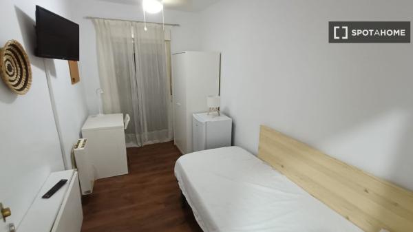 Habitación en piso compartido en Alcalá de Henares.