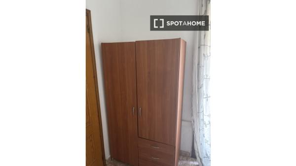 Habitación en piso compartido en barcelona.