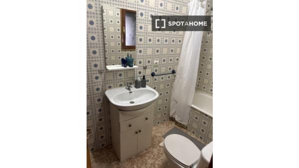 Habitación en piso compartido en barcelona.