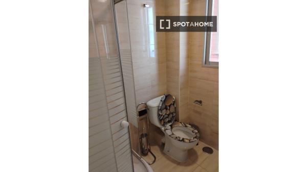 Habitación en piso compartido en Alcalá de Henares.