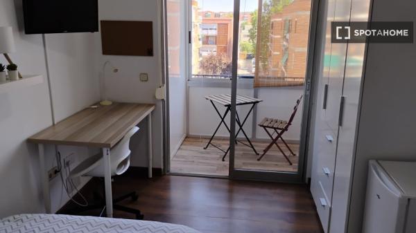 Habitación en piso compartido en Alcalá de Henares.