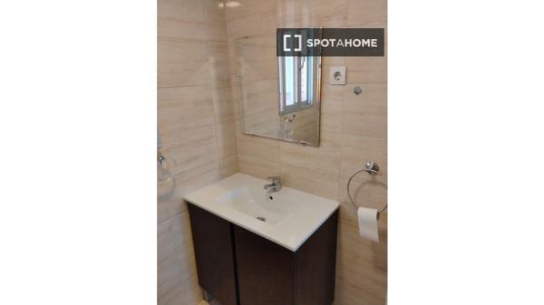 Habitación en piso compartido en Alcalá de Henares.