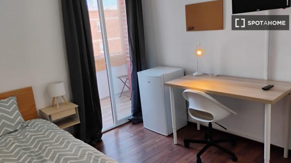Habitación en piso compartido en Alcalá de Henares.
