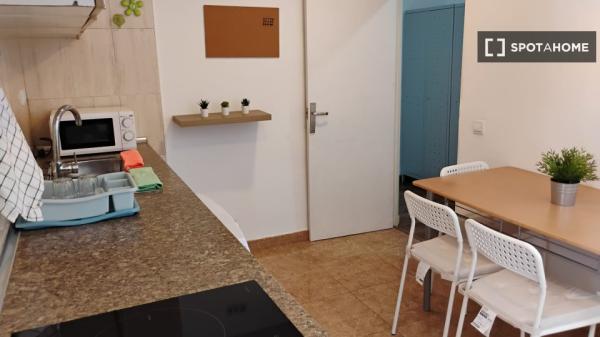 Habitación en piso compartido en Alcalá de Henares.