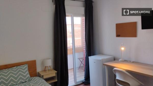 Habitación en piso compartido en Alcalá de Henares.