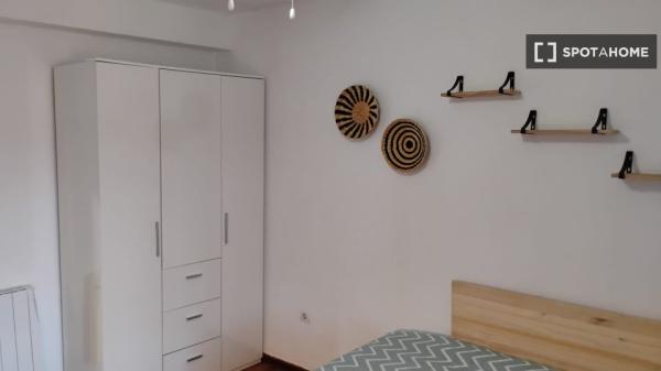Habitación en piso compartido en Alcalá de Henares.