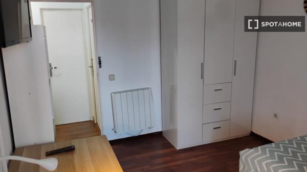 Habitación en piso compartido en Alcalá de Henares.