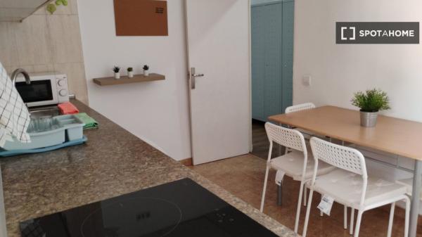 Habitación en piso compartido en Alcalá de Henares.