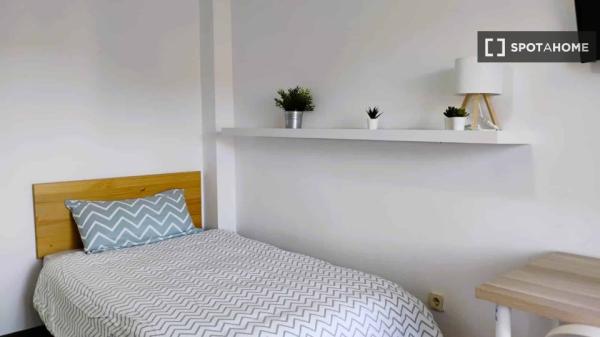 Habitación en piso compartido en Alcalá de Henares.