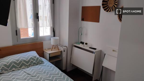 Habitación en piso compartido en Alcalá de Henares.