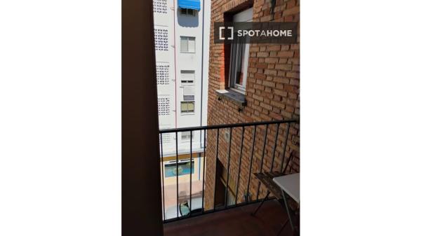 Habitación en piso compartido en Alcalá de Henares.