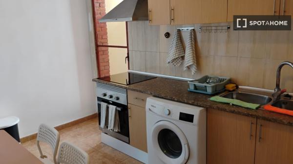 Habitación en piso compartido en Alcalá de Henares.