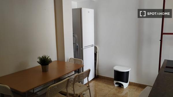 Habitación en piso compartido en Alcalá de Henares.