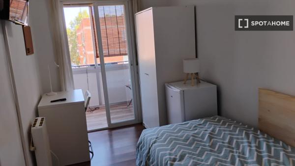Habitación en piso compartido en Alcalá de Henares.