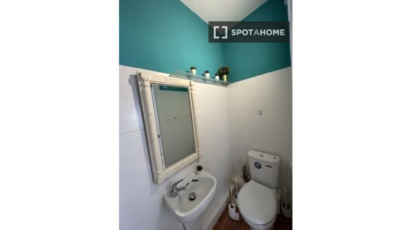 Habitación en piso compartido de 4 habitaciones en Vista Alegre, Madrid.