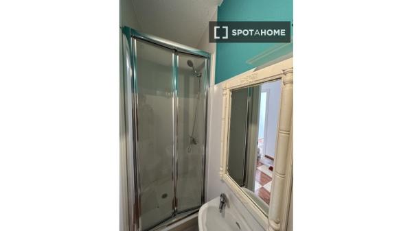 Habitación en piso compartido de 4 habitaciones en Vista Alegre, Madrid.