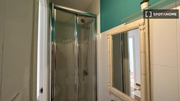 Habitación en piso compartido de 4 habitaciones en Vista Alegre, Madrid.