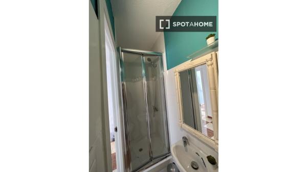 Habitación en piso compartido de 4 habitaciones en Vista Alegre, Madrid.