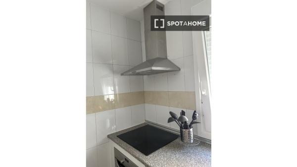 Habitación en piso compartido de 4 habitaciones en Vista Alegre, Madrid.