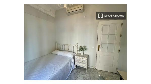Habitación en piso compartido en alquiler en El Porvenir, Sevilla