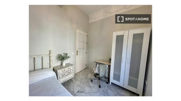 Habitación en piso compartido en alquiler en El Porvenir, Sevilla