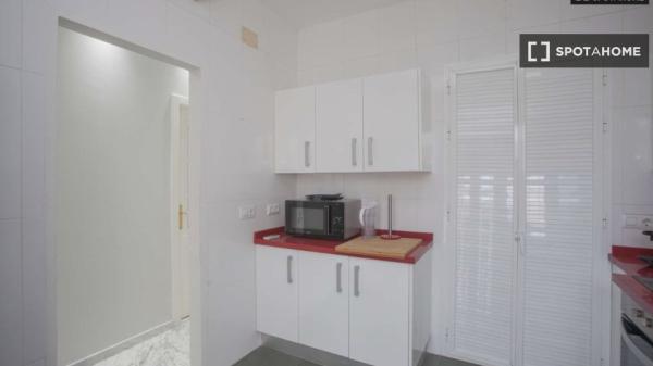Habitación en piso compartido en alquiler en El Porvenir, Sevilla