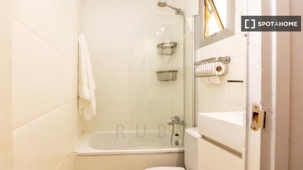 Piso en alquiler de 3 habitaciones en La Torrassa, Barcelona