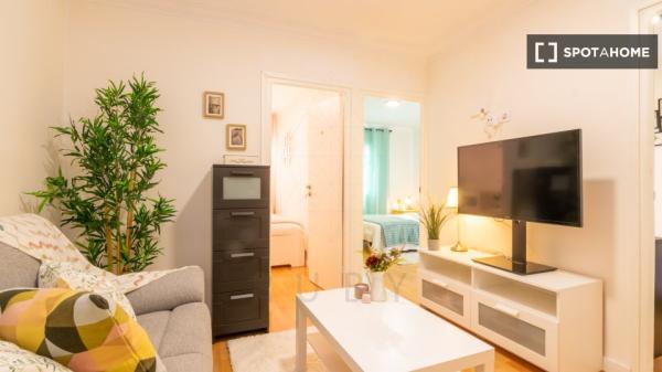 Piso en alquiler de 3 habitaciones en La Torrassa, Barcelona