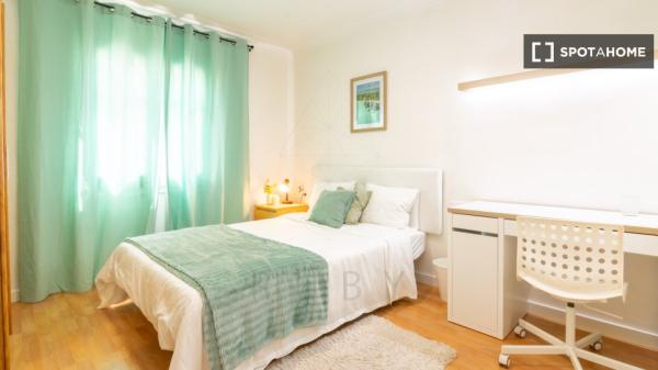 Piso en alquiler de 3 habitaciones en La Torrassa, Barcelona