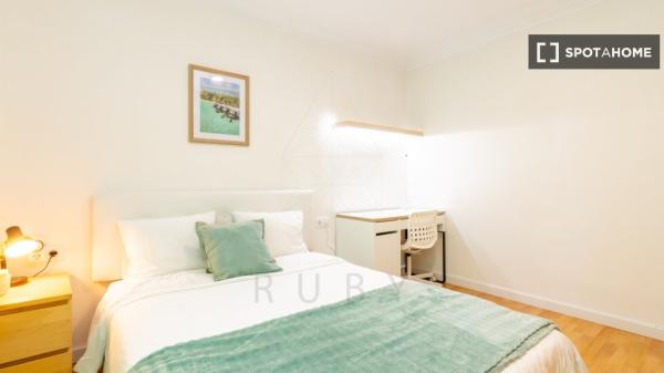 Piso en alquiler de 3 habitaciones en La Torrassa, Barcelona