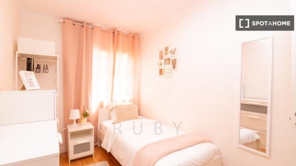 Piso en alquiler de 3 habitaciones en La Torrassa, Barcelona