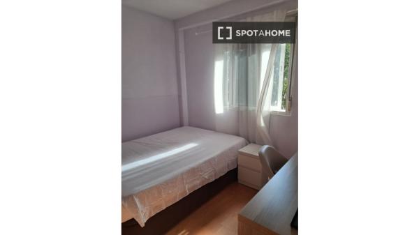 Room in shared apartment in Móstoles