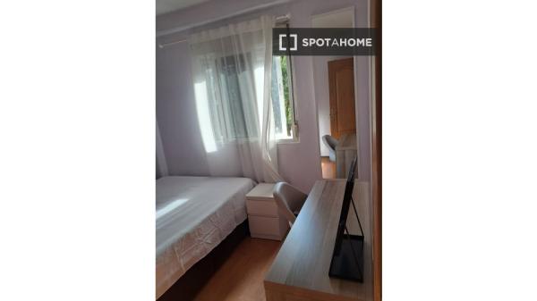 Room in shared apartment in Móstoles