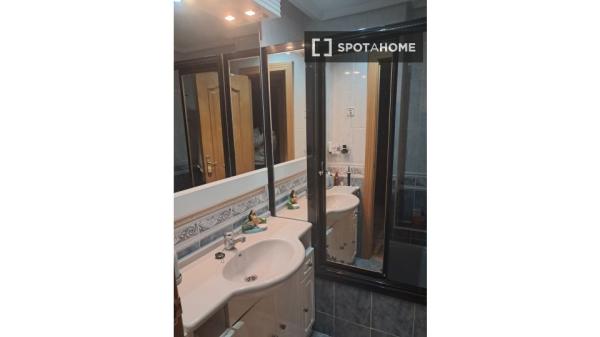 Room in shared apartment in Móstoles