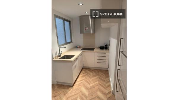 Se alquila apartamento de 4 habitaciones en Sueca, Valencia.