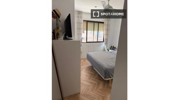 Se alquila apartamento de 4 habitaciones en Sueca, Valencia.