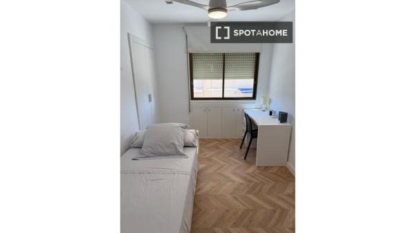 Se alquila apartamento de 4 habitaciones en Sueca, Valencia.