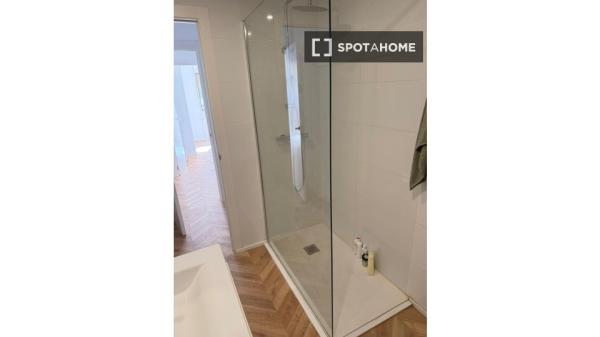 Se alquila apartamento de 4 habitaciones en Sueca, Valencia.