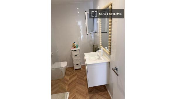 Se alquila apartamento de 4 habitaciones en Sueca, Valencia.