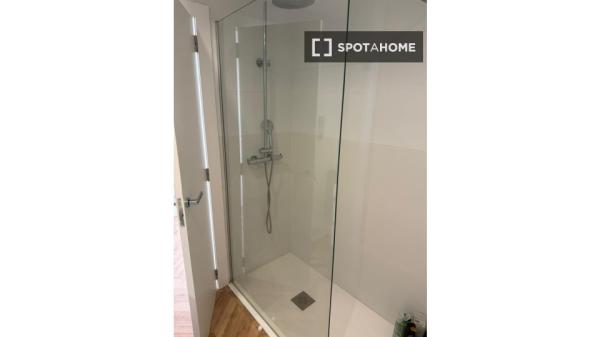 Se alquila apartamento de 4 habitaciones en Sueca, Valencia.