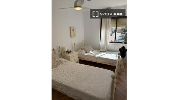 Se alquila apartamento de 4 habitaciones en Sueca, Valencia.