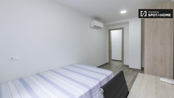 Room in shared flat, Quintana, Madrid